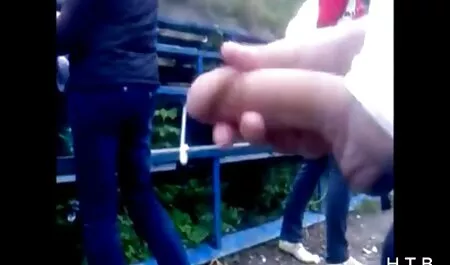 یک زن زیبا رد و بدل رابطه جنسی دهانی کانال رقص سکسی در تلگرام با یک پیر مرد
