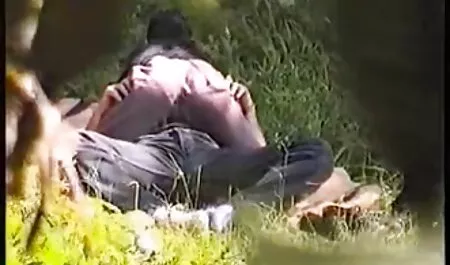 کودک سرسختانه طعمه کلیپ رقص سکسی خود را بر روی دستگاه محکم قرار داده شده