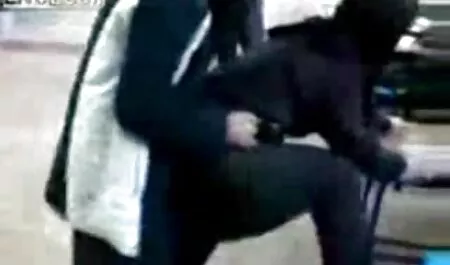 دختر بلند و باریک برخوردار دیک بزرگ در داخل یک گربه سکس مثیر تراشیده