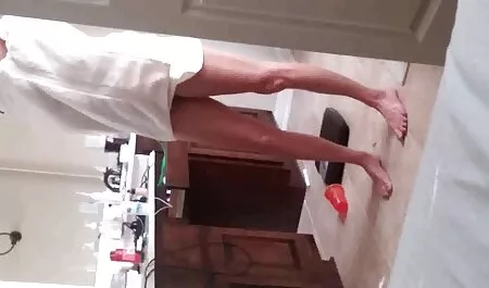 سگ رقص سکسی با میله ماده نوجوان می شود فاک در ساحل