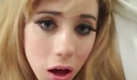 لاولیس fucks در دو brunettes داغ زرق و برق دار در جوراب ساق کلیپ های رقص سکسی بلند