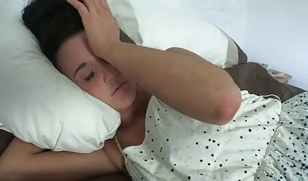 لزبین در جوراب ساق بلند سیاه و سفید فشار هر فیلم رقص سکسی یک از دیگر در یک دستگاه لاستیکی